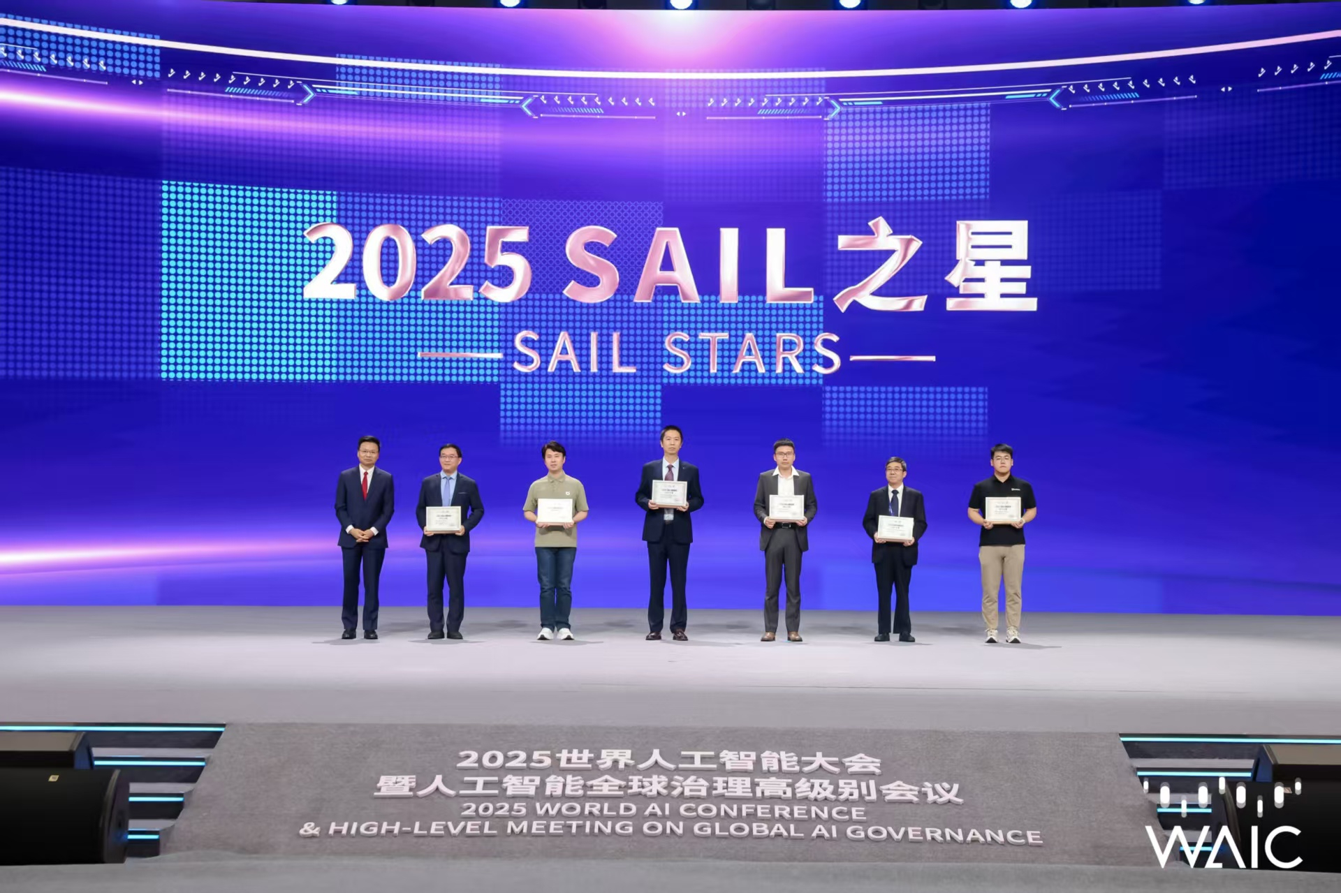 28圈体育官网-海信音响如何用“1/3体积”实现声场突围？